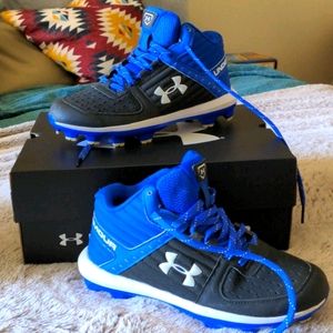 4.5 under armour blue, white, and black youth clea